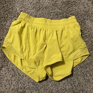 lululemon Hotty Hot Low-Rise Lined Short 2.5"
